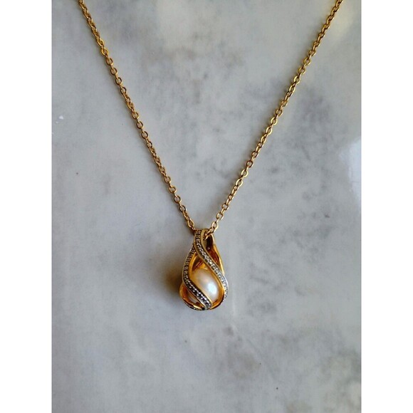 Danbury Mint Gold Plated Love's Embrace Pearl & Diamond Necklace - Picture 2 of 6